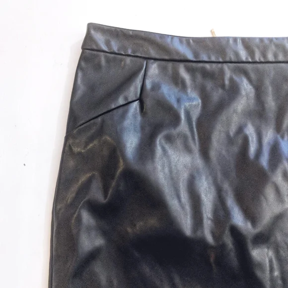 ❌SOLD❌DYNAMITE Vegan Leather Skirt - Picture 4 of 8